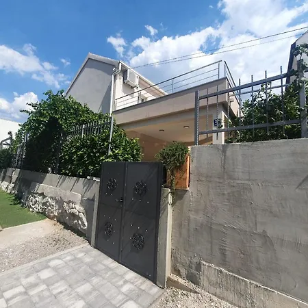 Eni With Private Pool *