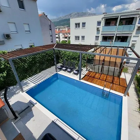 Eni With Private Pool Villa *
