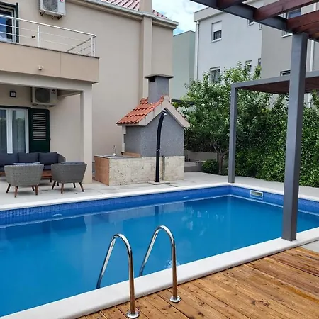 Villa Eni With Private Pool