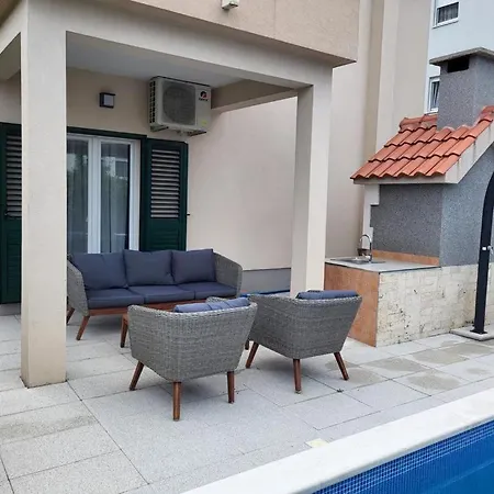 Eni With Private Pool *