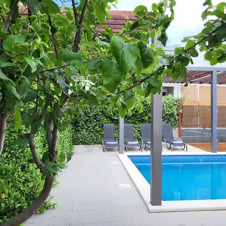 Eni With Private Pool *